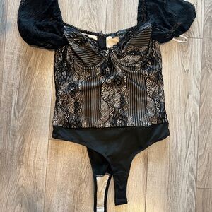 Lulus Debonair Darling Black Floral Lace Bodysuit Top Puff Sleeves size M